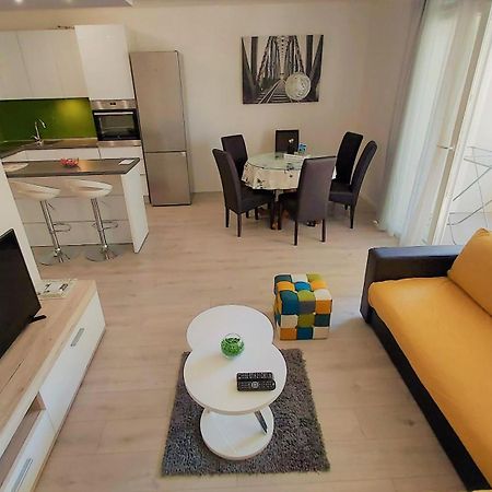 Apartment Punta Omis Bagian luar foto