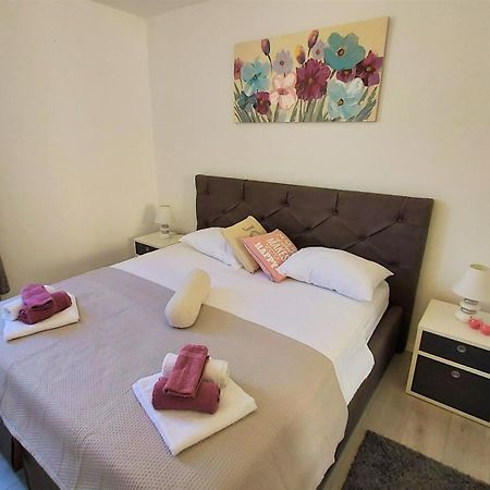 Apartment Punta Omis Bagian luar foto